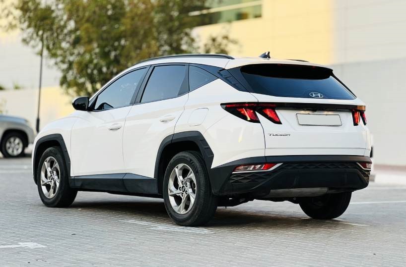 HYUNDAI TUCSON WHITE